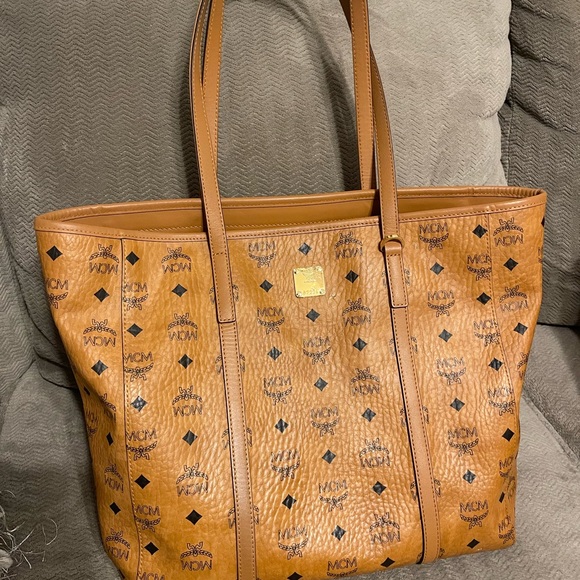 MCM SHOPPER SOLD - Picture 8 of 14